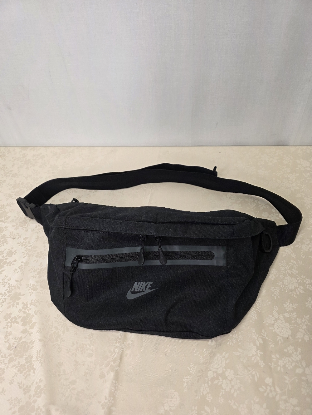 Nike Tech Hip Pack Large Black Crossbody Fanny Pack 10L BA5751-010